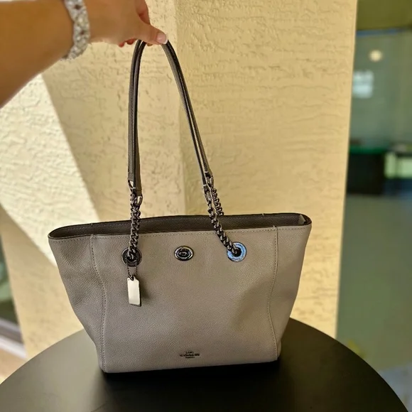 Coach, Turnlock Chain Tote/ Shoulder Bag - Picture 12 of 15